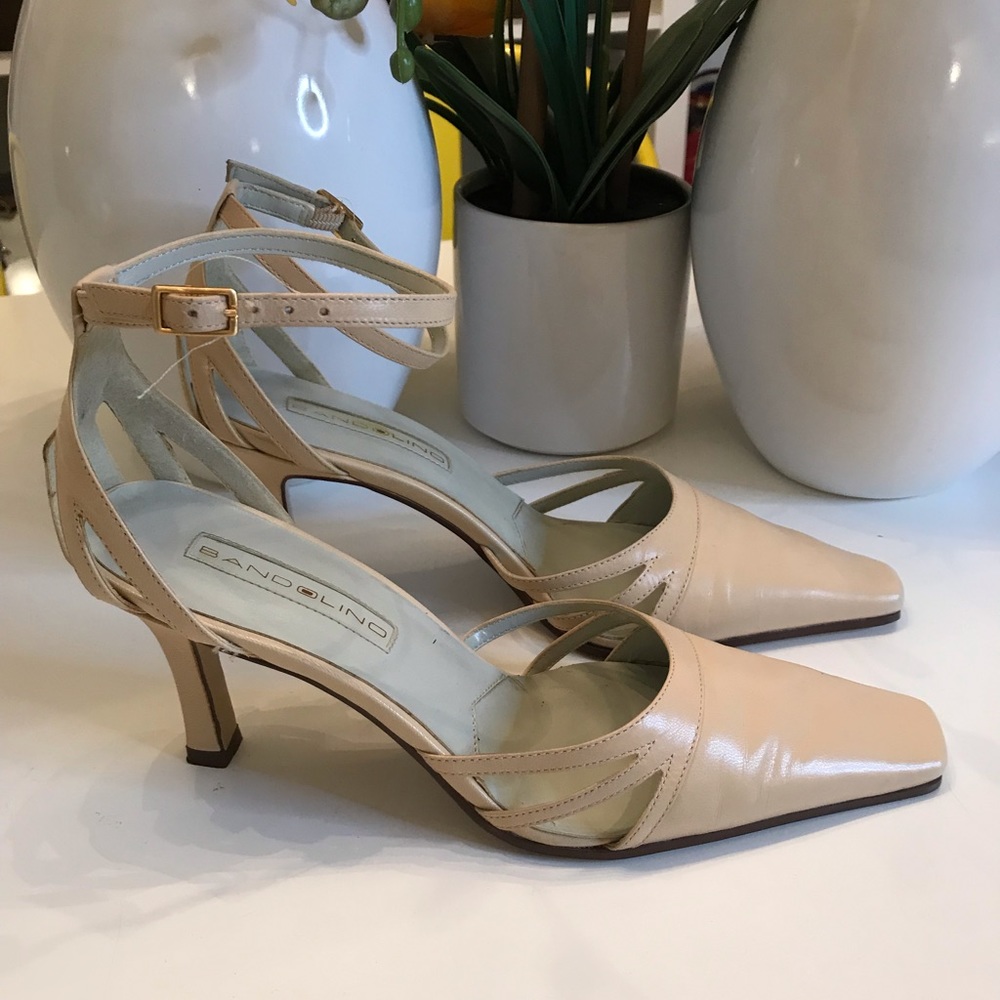 BANDOLINO CREAM LEATHER HEELS! Size 7.5